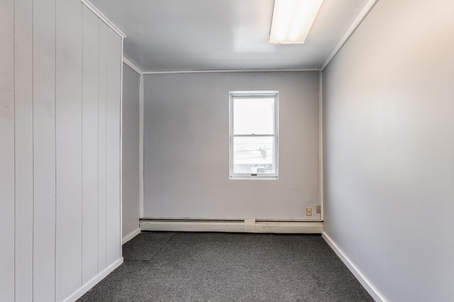 More Photos Of 377 Main St, Center Moriches Storefront Retail Office For Lease