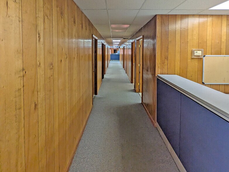 More Photos Of 2001 W Main St, Carbondale Office For Lease