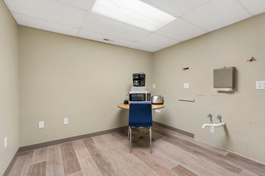 More Photos Of 771 E HWY 54, Camdenton Office For Sale