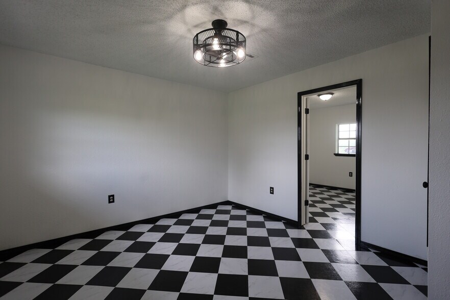 More Photos Of 25377 Welling rd, Welling Apartments For Sale