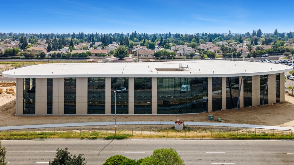 Primary Photo Of 700 W Herndon Ave, Clovis Unknown For Lease