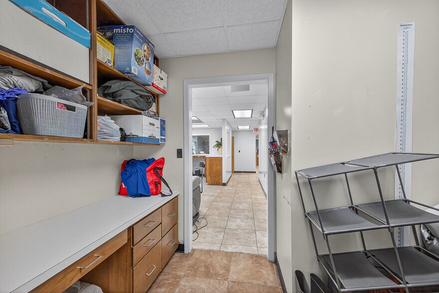 More Photos Of 1500 N Pace Blvd, Pensacola Freestanding For Sale