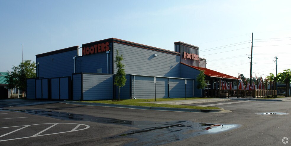 More Photos Of 501 N McPherson Church Rd, Fayetteville Restaurant For Lease
