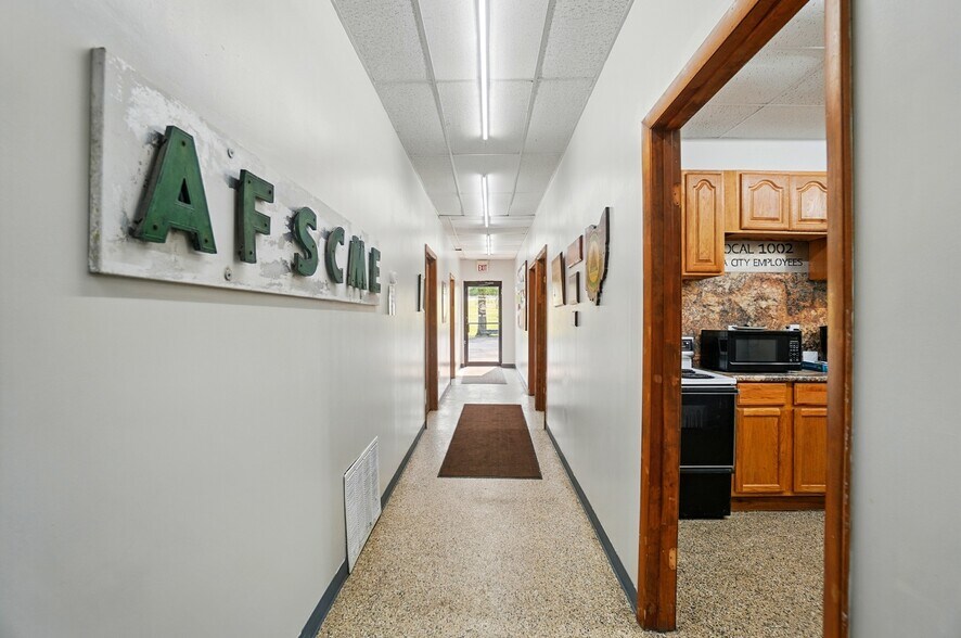 More Photos Of 1007 N Center St, Lima Light Distribution For Sale