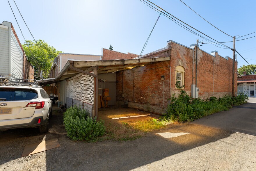 More Photos Of 110 Locust St, Oakland Storefront For Sale