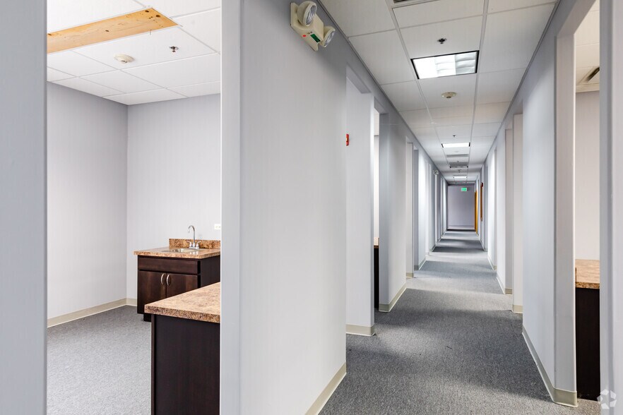 More Photos Of 1446 Merchant Dr, Algonquin Medical For Sale