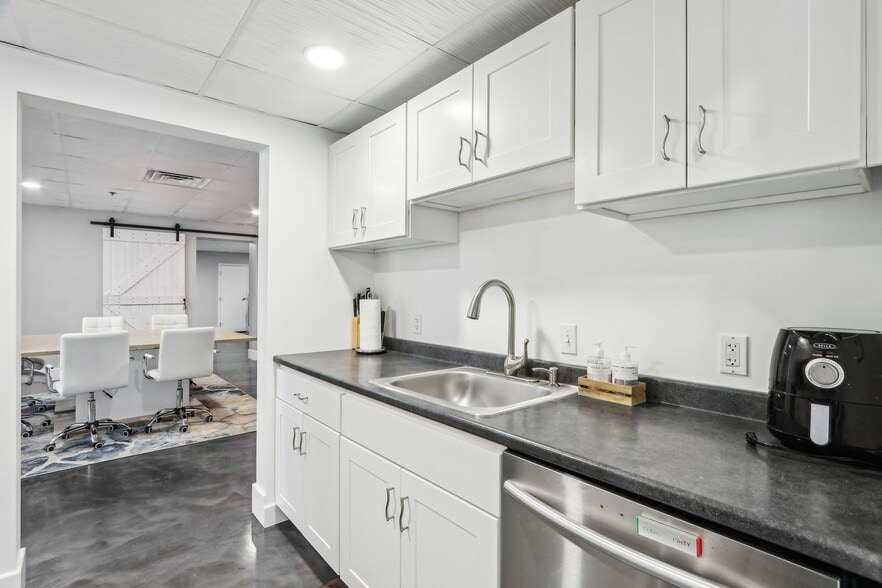 More Photos Of 100 Conifer Hill Dr, Danvers Office For Sale