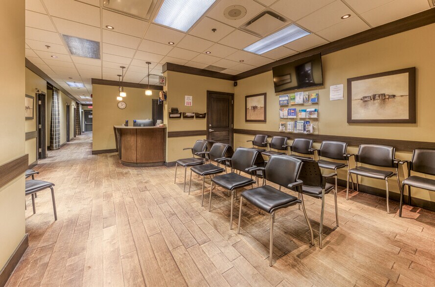 More Photos Of 4955-4975 Boul Guillaume-Couture, Lévis Storefront Retail Office For Lease