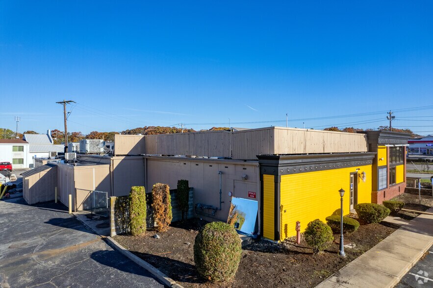 More Photos Of 821 Fall River Ave, Seekonk Restaurant For Sale