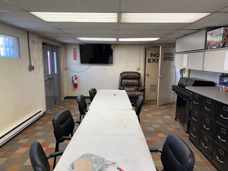 More Photos Of 4881 Pittsburgh Rd, Harrisville Light Distribution For Sale