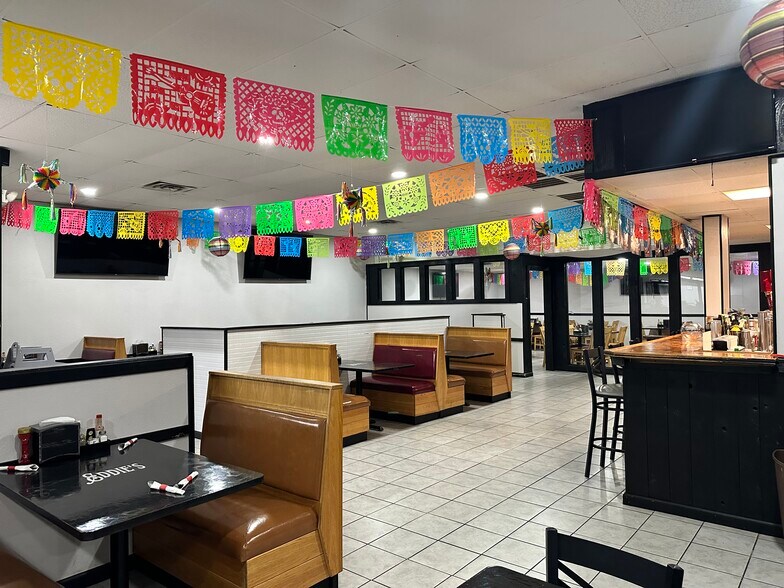 More Photos Of 308 S Hayes Ave, Wagoner Restaurant For Lease