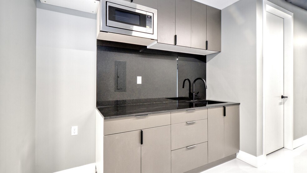 More Photos Of 15 Atlantic Ave, Lynbrook Loft Creative Space For Lease