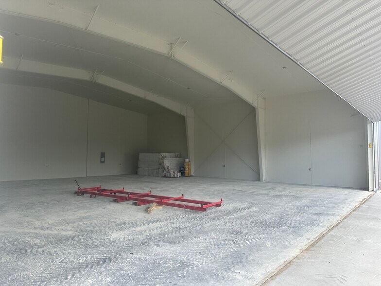 More Photos Of 34 Charlie Taxi Wy Way, Ennis Airplane Hangar For Sale