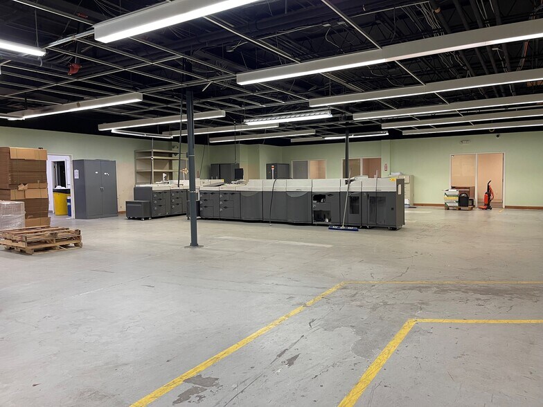 More Photos Of 5425 Florida Blvd, Baton Rouge Manufacturing For Sale