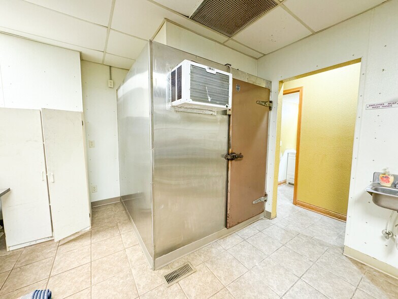 More Photos Of 101 W Main St, Syracuse Storefront Retail Residential For Lease