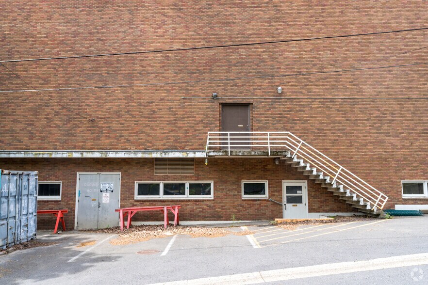 More Photos Of 115 NW State St, Pullman Loft Creative Space For Sale
