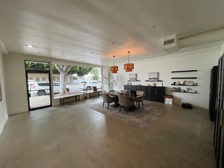 More Photos Of 1610 W Magnolia Blvd, Burbank Storefront For Sale