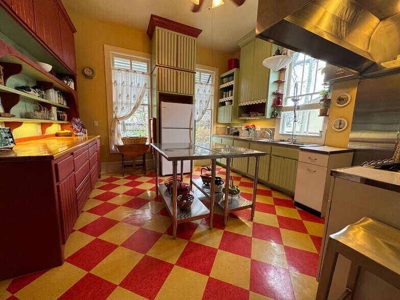 More Photos Of 224 W Chickasaw St, Tahlequah Hospitality For Sale