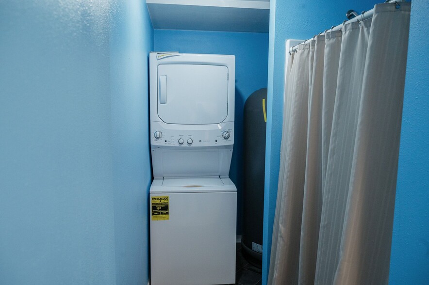 More Photos Of 435 Main St E, Trimont Flex For Sale