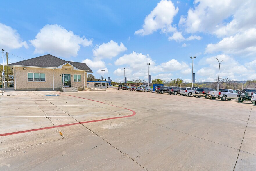 More Photos Of 2104 Jacksboro Hwy, Fort Worth Freestanding For Lease