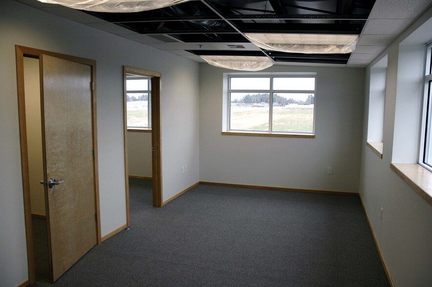 More Photos Of 1385 Admiral Pl, Ferndale Warehouse For Lease