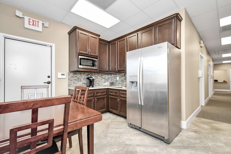 More Photos Of 620 S Peek Rd, Katy Medical For Sale