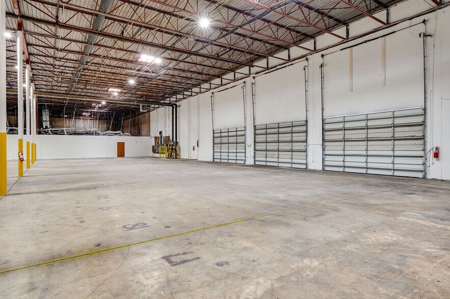 More Photos Of 2205-2215 E Pioneer Dr, Irving Manufacturing For Lease