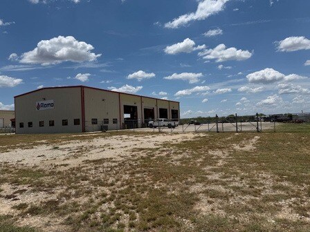 More Photos Of 4792 CR 430, Pleasanton Warehouse For Lease