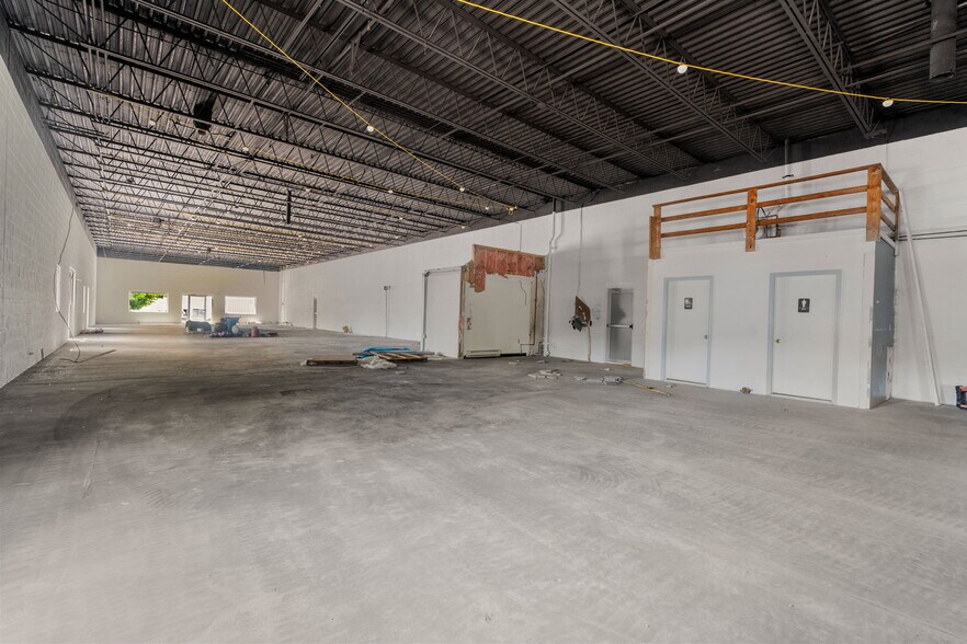More Photos Of 45 Tosca Dr, Stoughton Warehouse For Lease