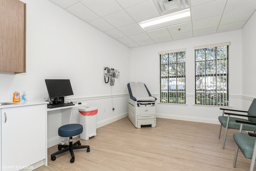 More Photos Of 2520 Tamiami Trl N, Nokomis Medical For Sale