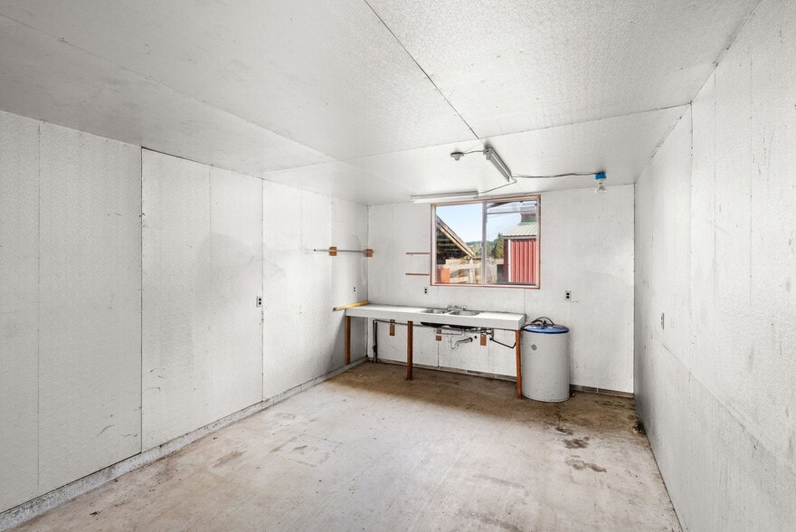 More Photos Of 1480 Rush Rd, Chehalis Office For Sale