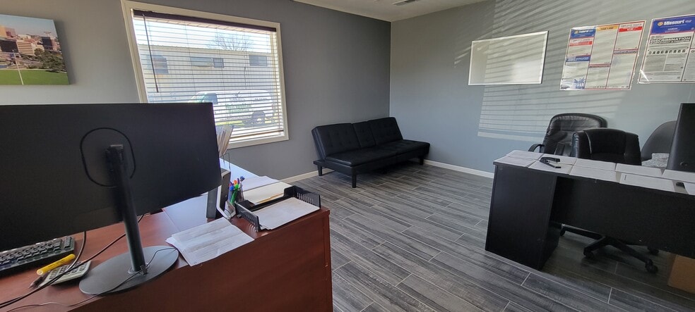 More Photos Of 12710 2nd St, Grandview Warehouse For Sale