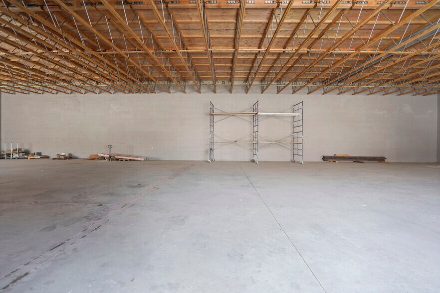 More Photos Of 10926 Randall St, Sun Valley Warehouse For Lease
