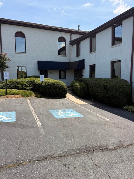 More Photos Of 710 Lowndes Hill Rd, Greenville Office For Lease