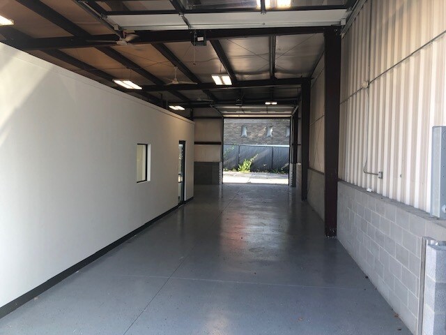 More Photos Of 4141 Bardstown Rd, Louisville Warehouse For Lease