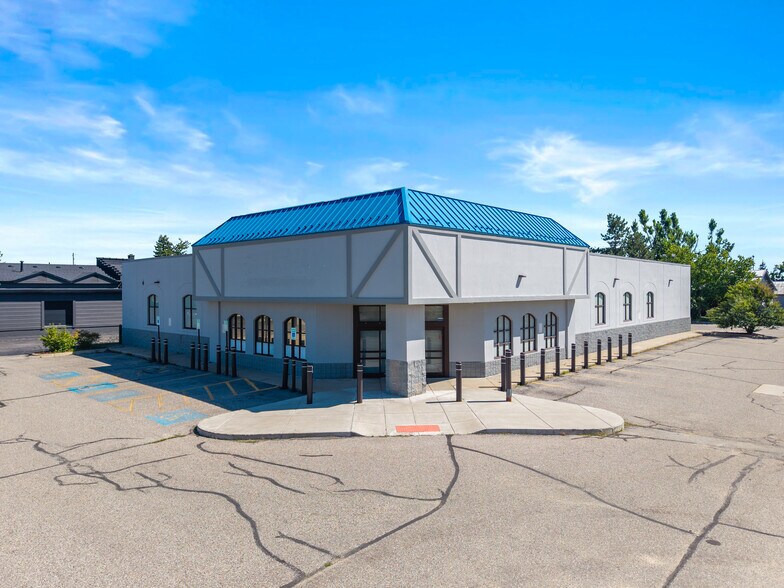 More Photos Of 419 W Main St, Gaylord Drugstore For Sale