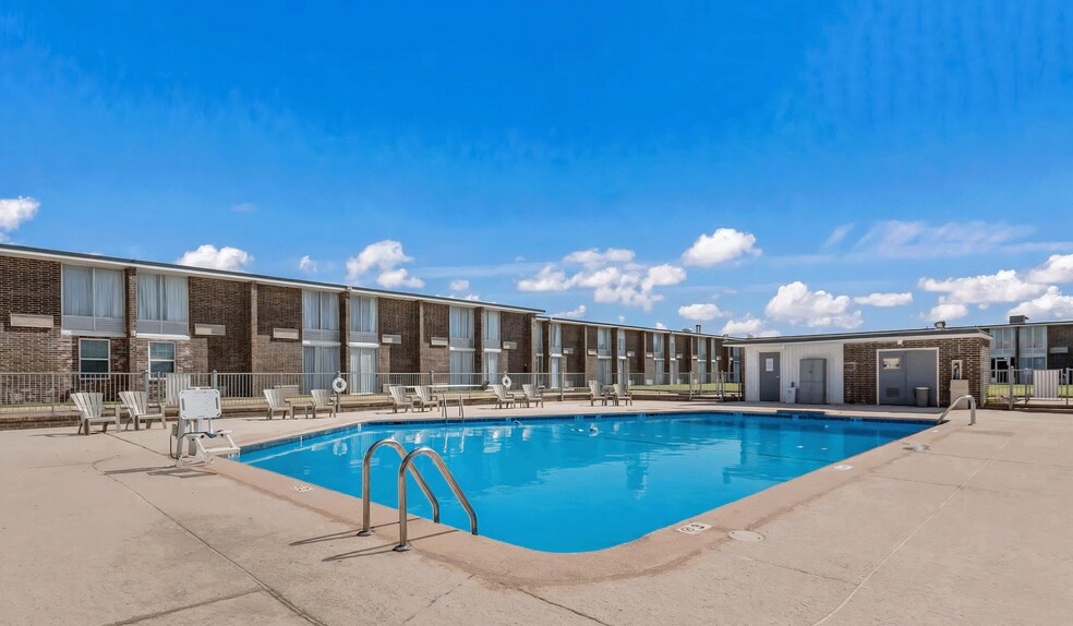More Photos Of 504 S Meridian Ave, Oklahoma City Hotel For Sale