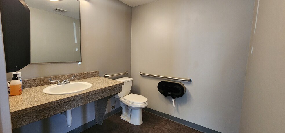 More Photos Of 390 Pierce St, Kingston Medical For Lease