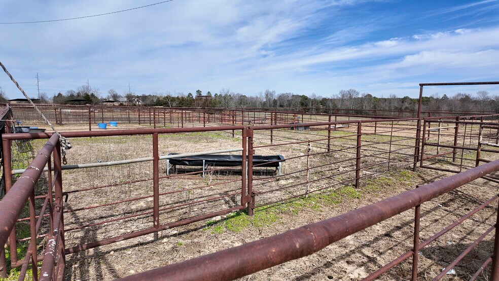 More Photos Of 99 Stacks Dr, Damascus Horse Stables For Sale