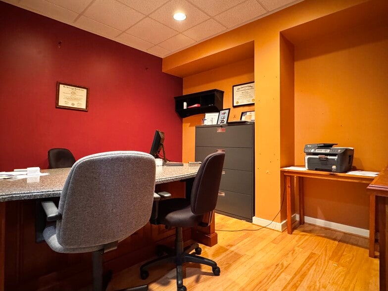 More Photos Of 684 Berkmar Cir, Charlottesville Office For Lease