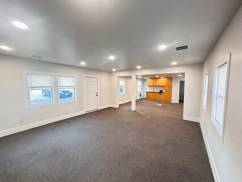 More Photos Of 13 Elm Ct, Easton Office For Lease
