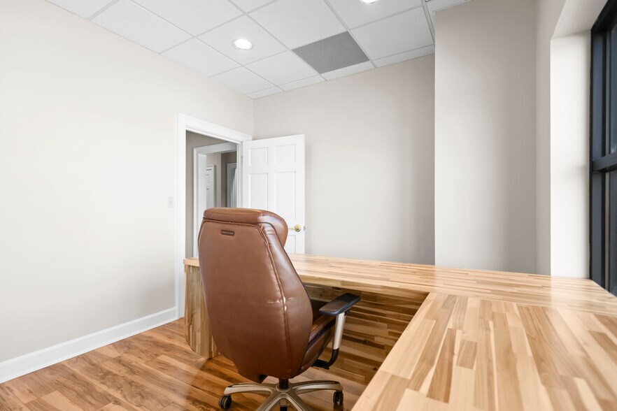 More Photos Of 19810 W Catawba Ave, Cornelius Office For Lease