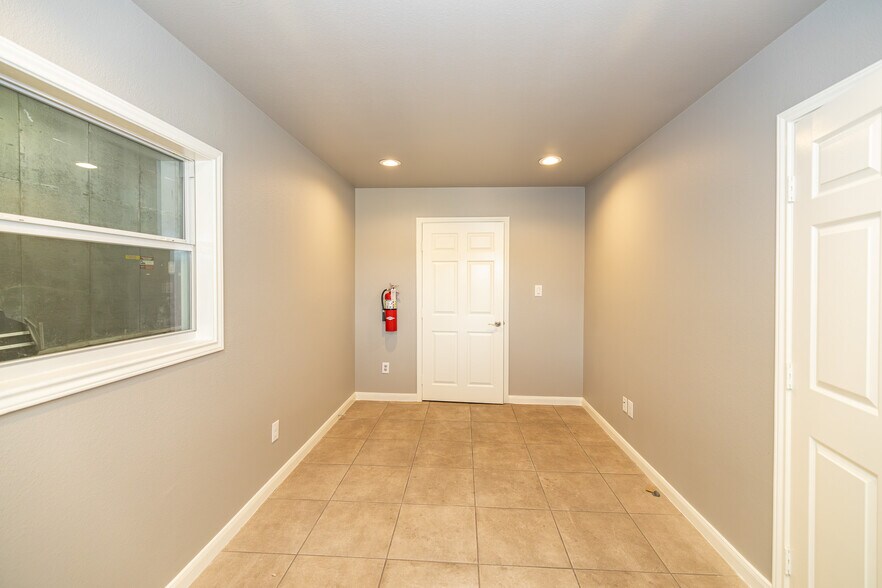 More Photos Of 8276 N SH 16, Poteet Distribution For Sale