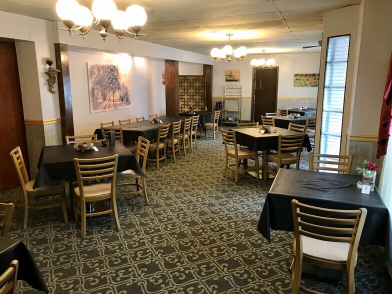 More Photos Of 201 Steele St, Algoma Hotel For Sale