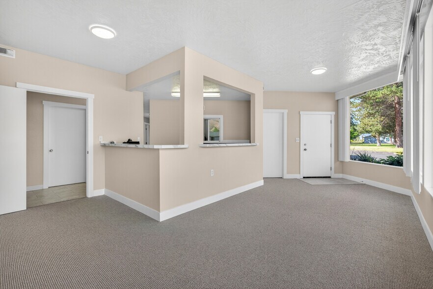 More Photos Of 619 Diagonal St, Clarkston Medical For Sale