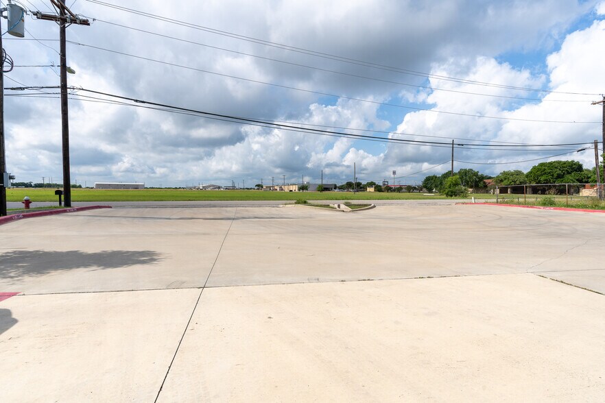 More Photos Of 113 Bufkin Ln, Lockhart Refrigeration Cold Storage For Lease