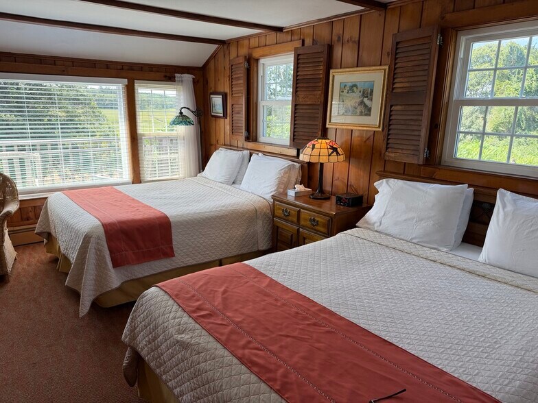 More Photos Of 578 Route 6A, East Sandwich Hotel For Sale