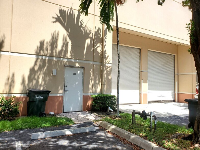 More Photos Of 601 N Congress Ave, Delray Beach Showroom For Lease