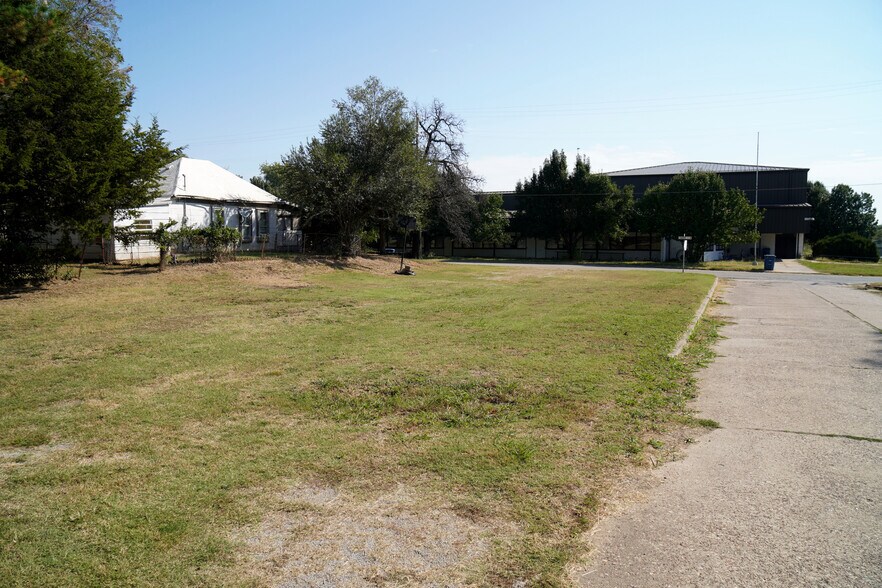 More Photos Of 501 Maple st, Drumright Flex For Sale