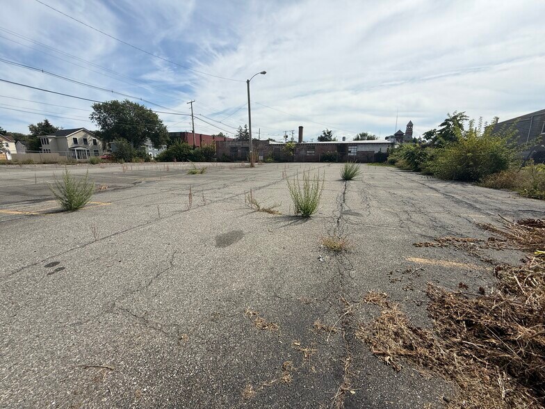 More Photos Of 23 Grand St, Kingston Office For Sale